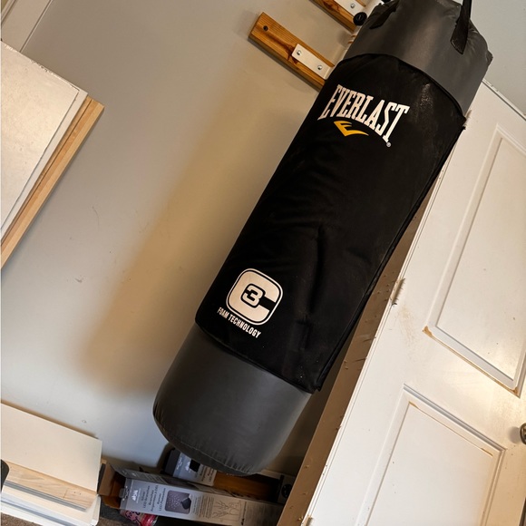 Everlasting Punching bag for training, and staying active - Picture 2 of 3